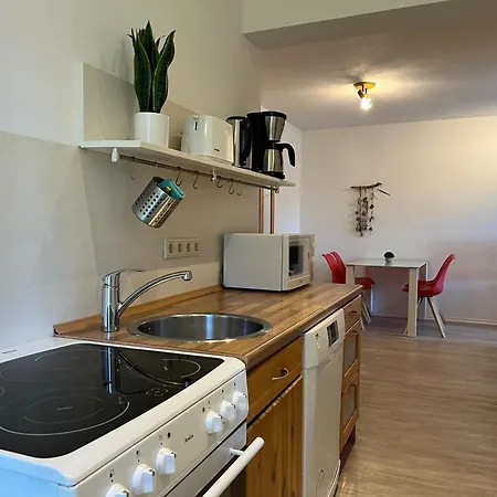 9 - Marlow Hirschburg